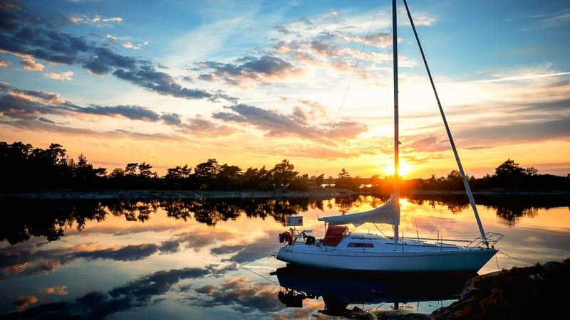 Stockholm Archipelago: Private Sunset Sailing Expedition