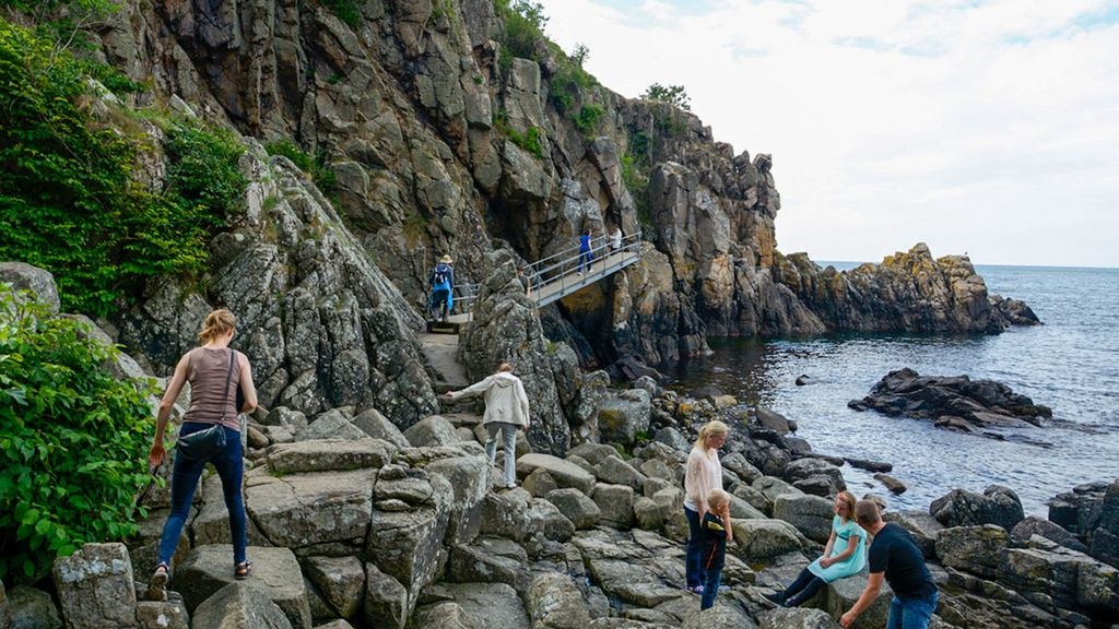 Helligdomsklipperne Cliffs & Bornholms Kunstmuseum: Art Meets Wild Coast