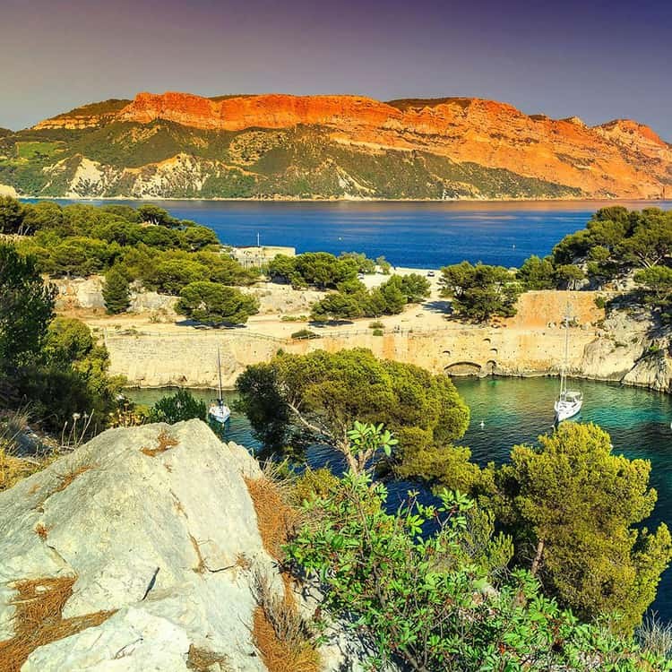 Private Full-Day Cassis Calanques & Village Tour from Sanary