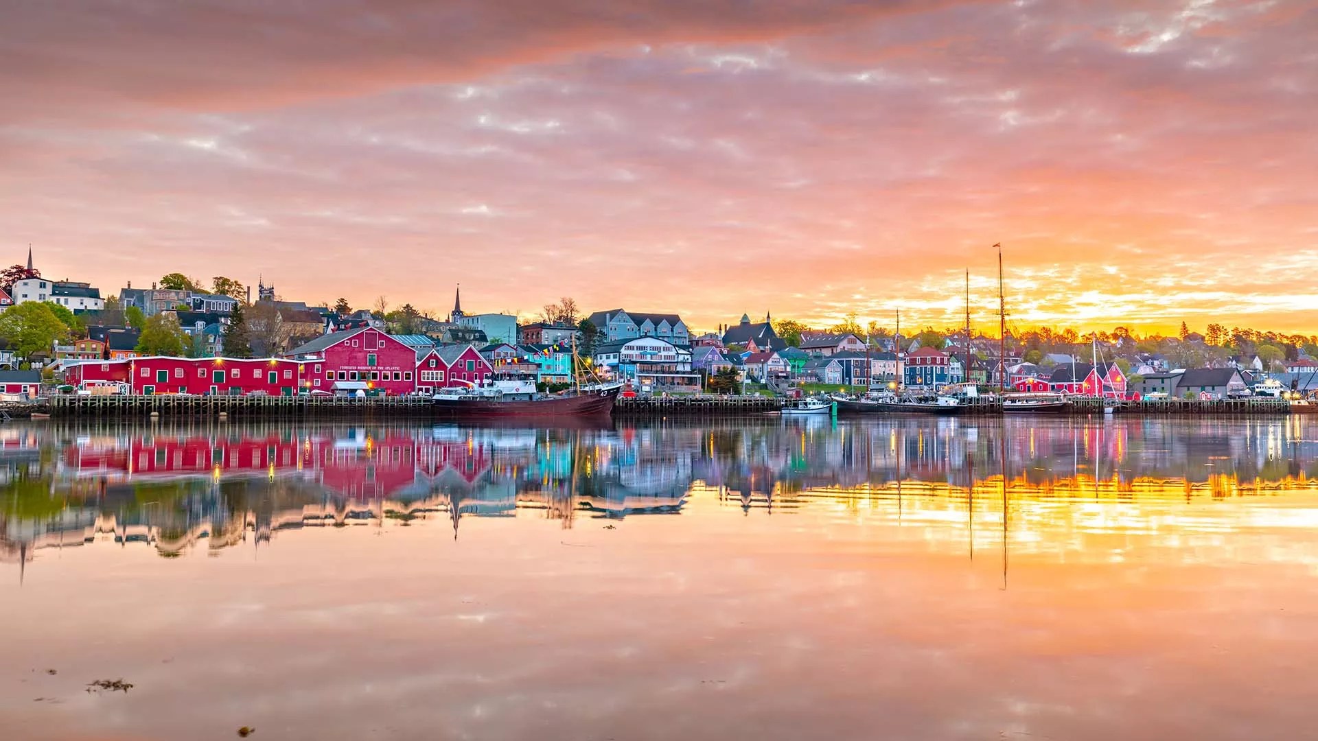 Lunenburg UNESCO World Heritage Waterfront: Private Walking & Maritime History Tour
