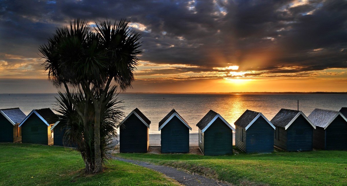 Isle of Wight Coastal Walk & Gourmet Pub Lunch: Cowes to Gurnard