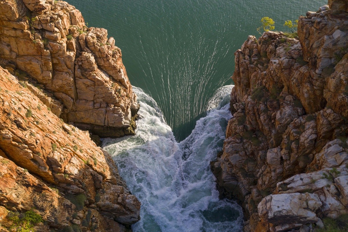 McLarty Range Geological Wonders: Ancient Earth Up Close