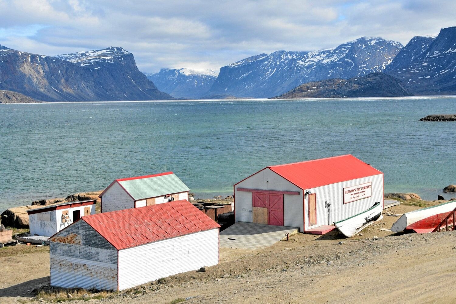 Pangnirtung Weavers & Printmaking Studios: Artist Access Tour