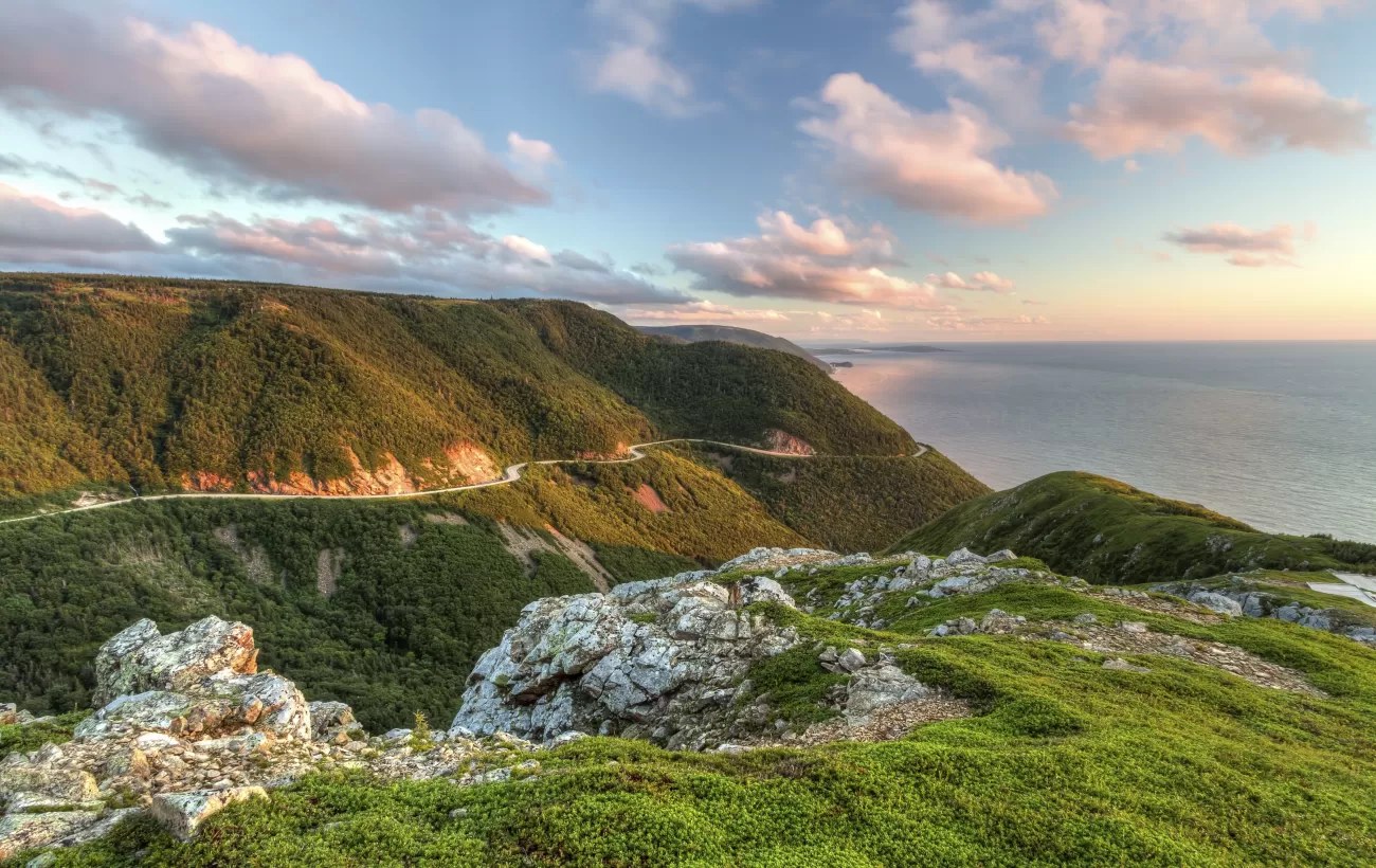Arctic Tundra Guided Hike: Devon Island Wildlife & Geology Walk