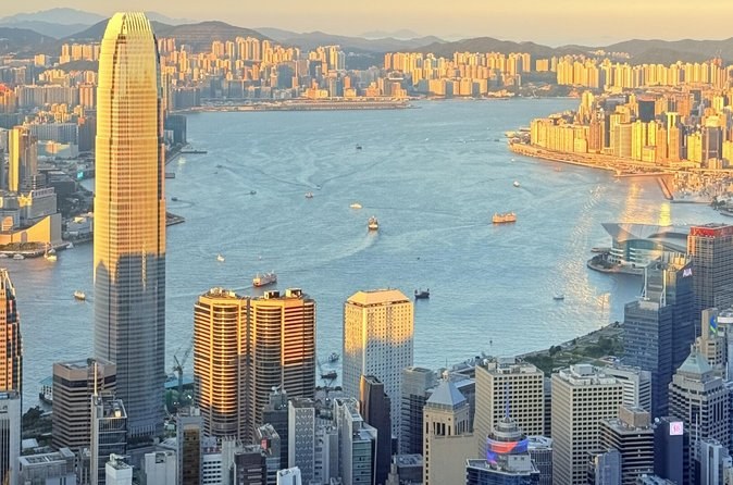Hong Kong: Private Peak, Temple & Harbour Panorama Tour