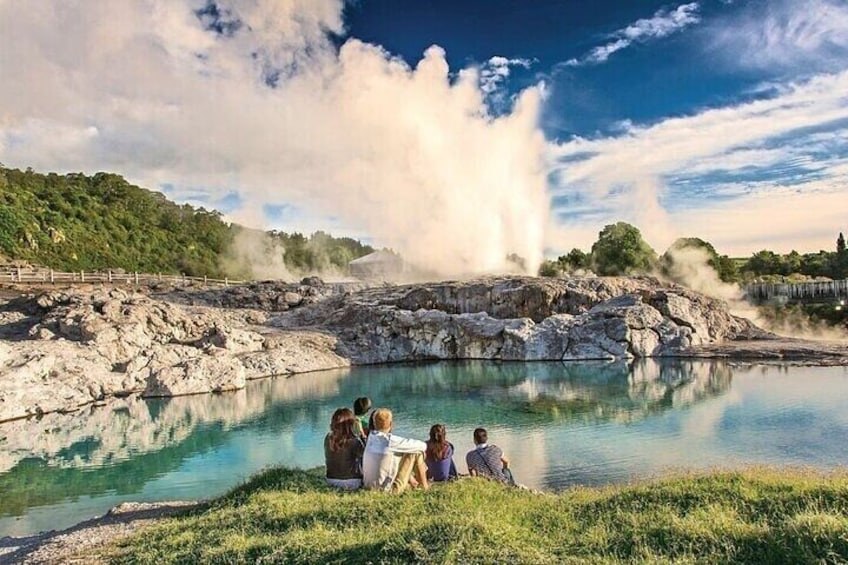Te Puia: Pohutu Geyser, Geothermal Valley & Māori Arts