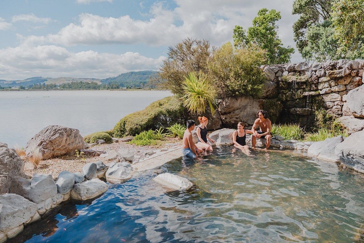 Polynesian Spa Rotorua: Luxury Geothermal Lakeside Bathing