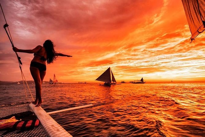 Paraw Sunset Sail: Traditional Filipino Outrigger at Golden Hour