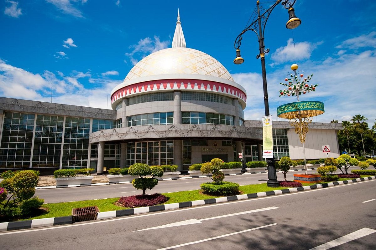 Royal Regalia Museum & Brunei Monarchy: Private Cultural Immersion