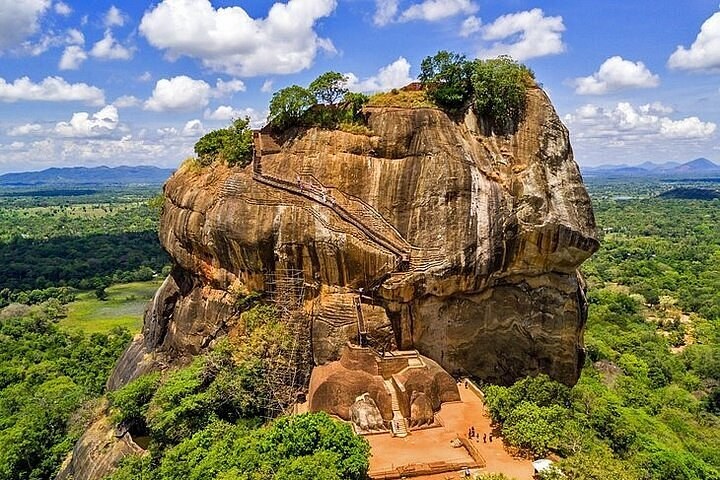 Sigiriya Rock Fortress & Dambulla Cave Temple Day Trip