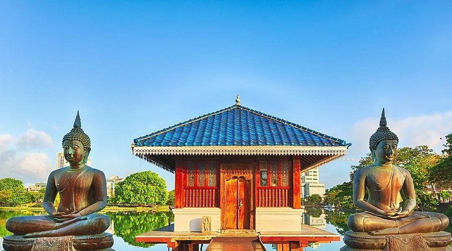 Gangaramaya Temple & Seema Malaka: Private Colombo Spiritual Tour