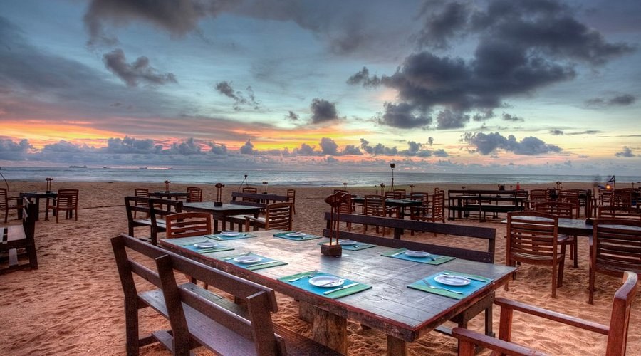 Mount Lavinia Beach: Luxury Sunset Seafood Experience