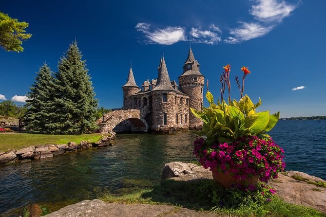 Thousand Islands Private Yacht Charter & Castle Tour