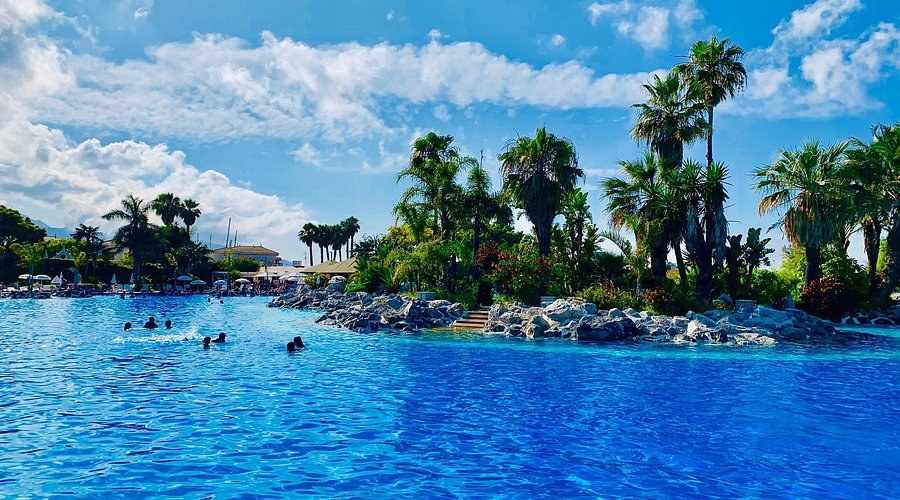 Parque Marítimo del Mediterráneo: César Manrique's Masterpiece