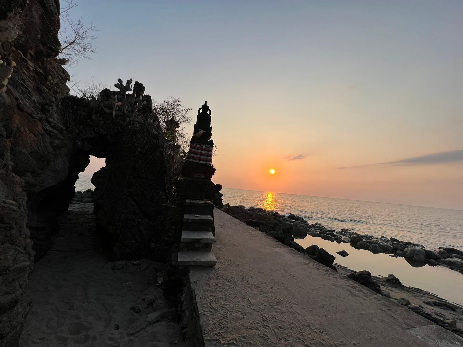 Senggigi Sunset & Balinese Sea Temple: Luxury Private Drive