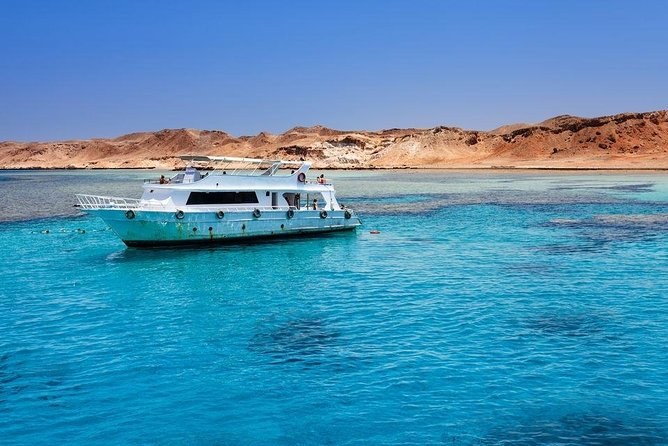 Tiran Island: Private Dive & Snorkel Cruise with Gourmet Lunch