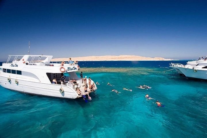 Ras Mohammed & White Island: Luxury Snorkel Catamaran Cruise
