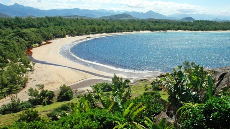 Lokaro Bay: Private Pirogue & Deserted Peninsula Exploration