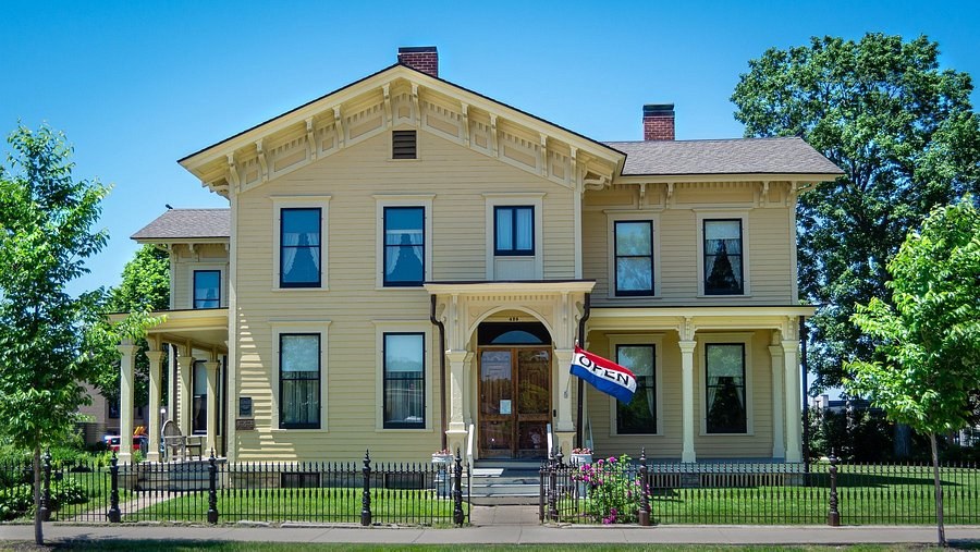 Historic Hixon House: Private Docent Tour of a Gilded Age Mansion