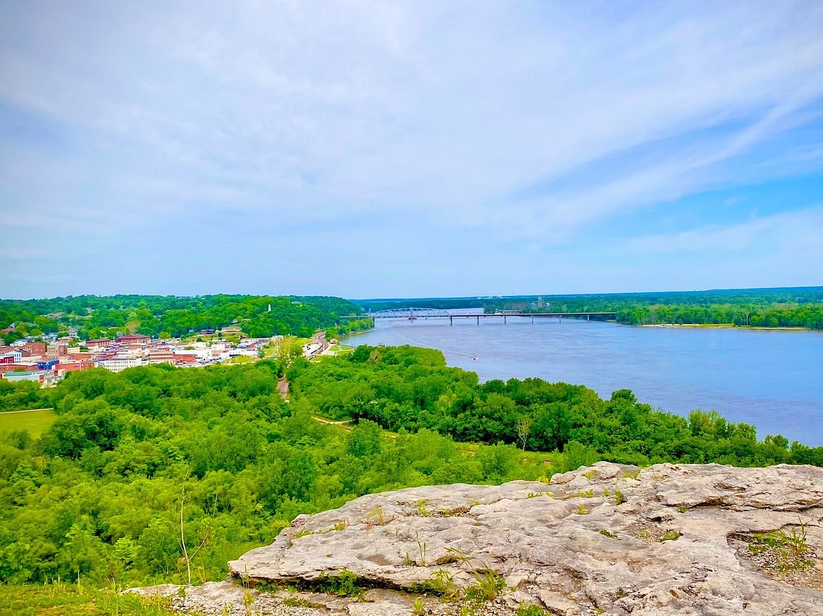 Lovers' Leap & Cardiff Hill: Hannibal's Panoramic Bluff Walk