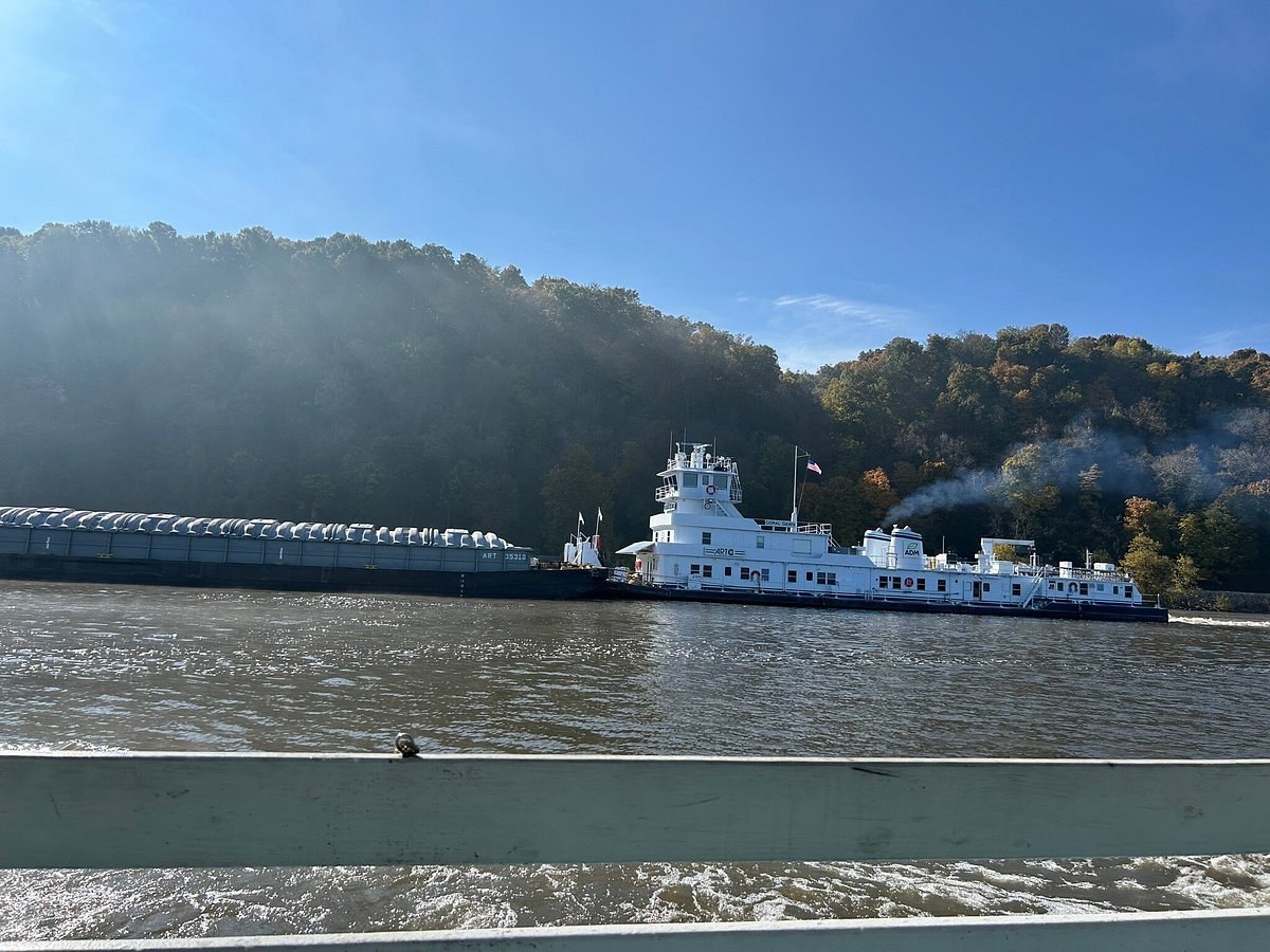 Riverboat Twilight Scenic Cruise: Dubuque to Guttenberg