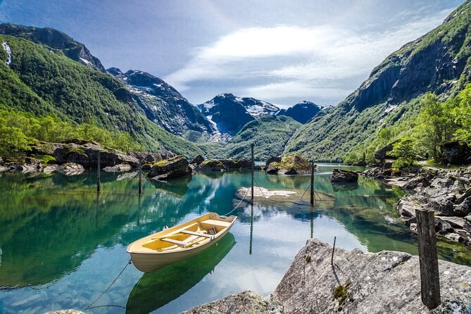 Bondhusvatnet Lake Hike: Glacier-Fed Emerald Waters