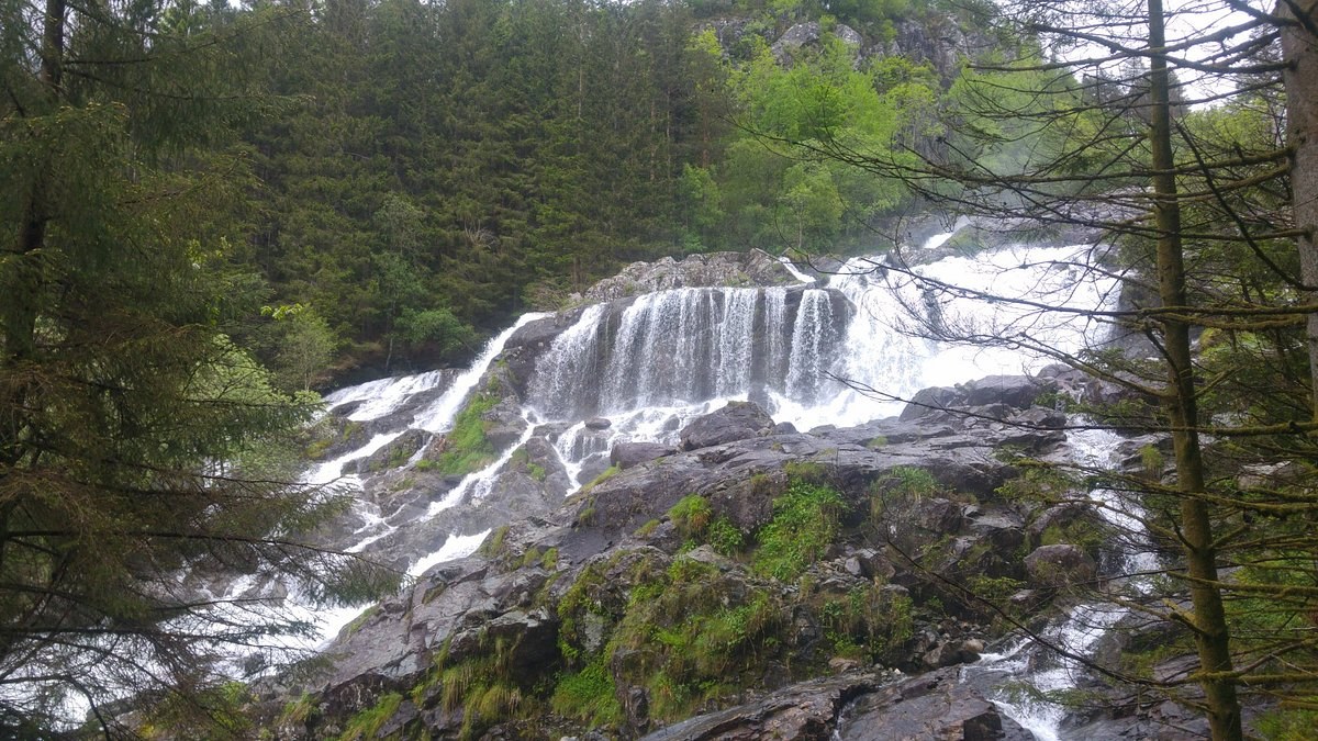 Hattebergsfossen Waterfall Walk: Norway's Living Cathedral