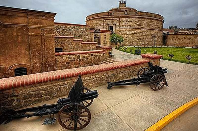 Real Felipe Fortress & Monumental Callao: Art-District Private Tour