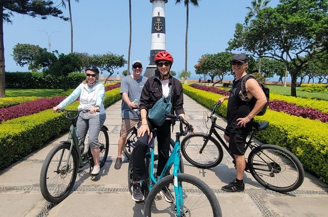 Lima Bike Tour: Miraflores Cliff Path, Pyramid & Bohemian Barranco