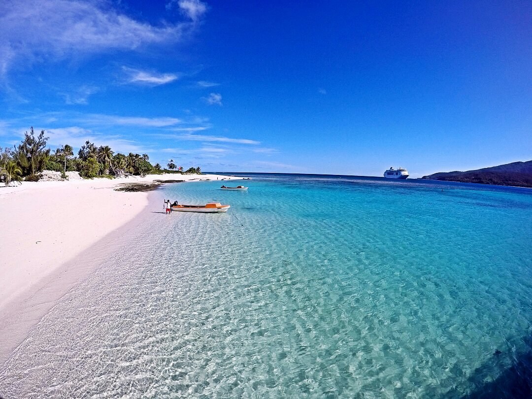 Private Island Boat Circumnavigation with Local Expert Guide