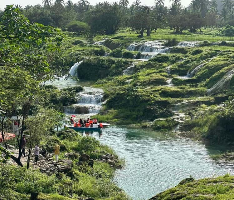Wadi Darbat, Jabal Samhan & Sinkhole: Full-Day Private Safari