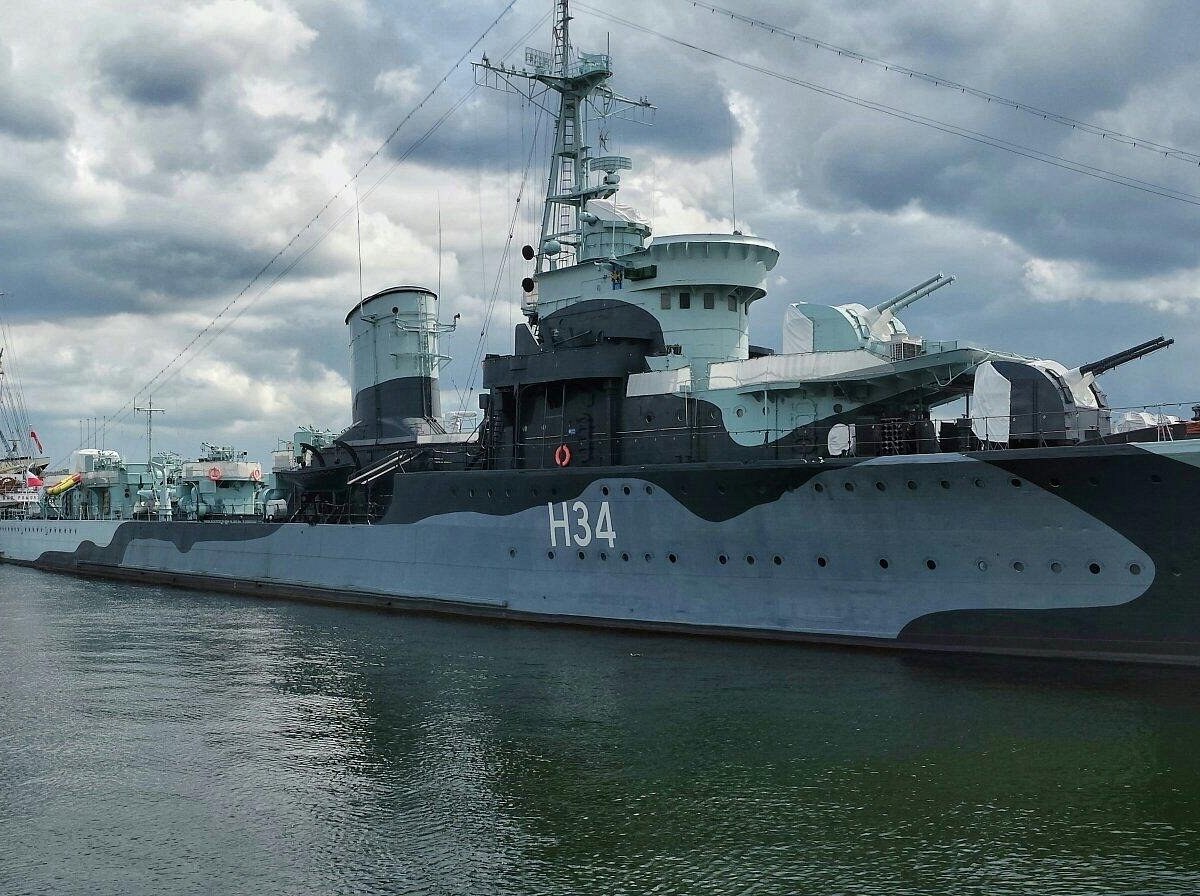 ORP Błyskawica & Dar Pomorza: Gdynia's Legendary Museum Warships