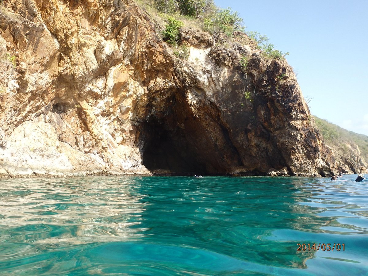 Norman Island 'Treasure Cave' Snorkel & Pirate's Bight Lunch