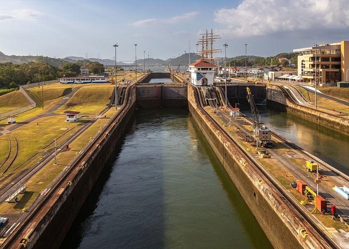 Miraflores Locks VIP Terrace & Panama Canal Museum Private Tour