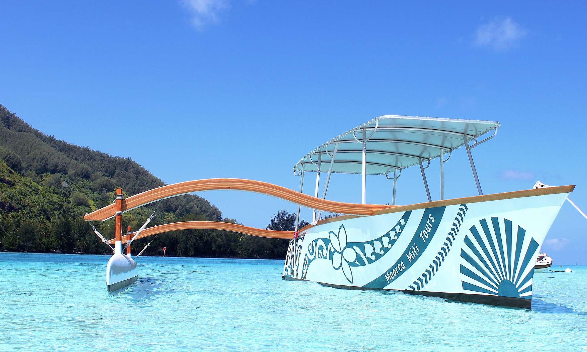 Private Outrigger Canoe Voyage Across the Lagoon
