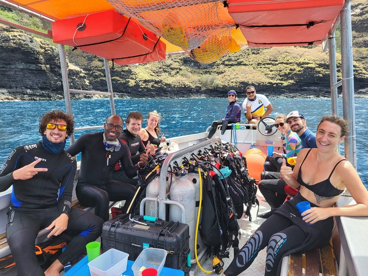 Nuku Hiva Scuba Dive: Manta Rays & Hammerheads at Sentinel Rock
