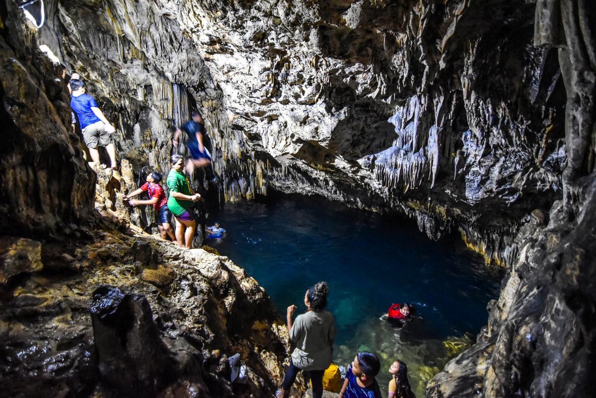 East Coast & 'Anahulu Cave: Private Expert-Led Tour