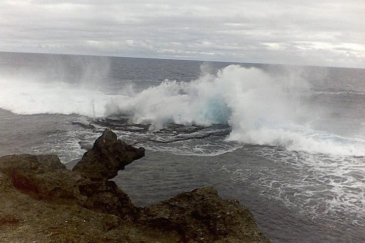 West Coast Scenic Drive: Blowholes, Trilithon & Royal Sites