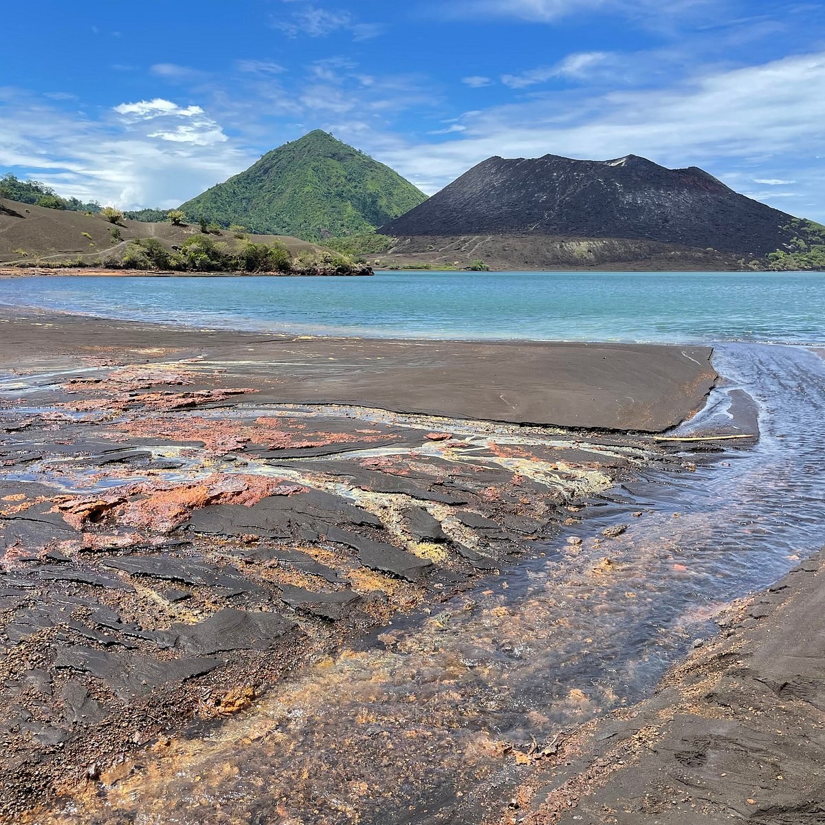 Rabaul Scenic Highlights: Private Half-Day by Air-Conditioned Minibus