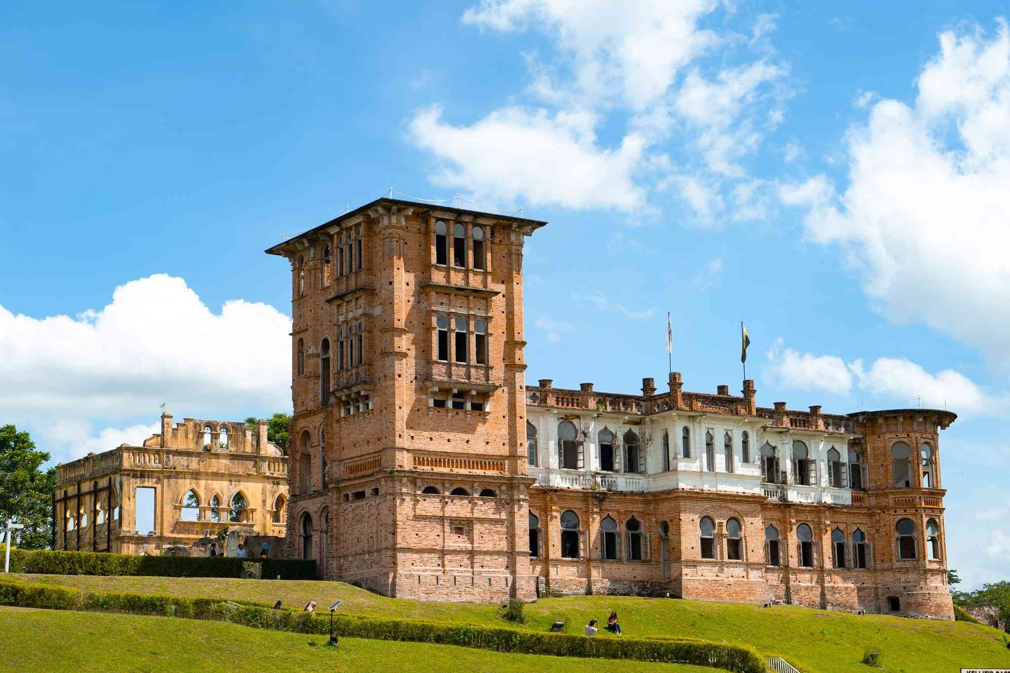 Ipoh & Kellie's Castle: Private Heritage & Mystery Day Tour