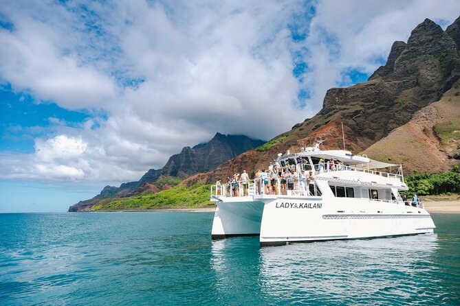 Nā Pali Coast Luxury Catamaran: Snorkel, Sea Caves & Sea Life