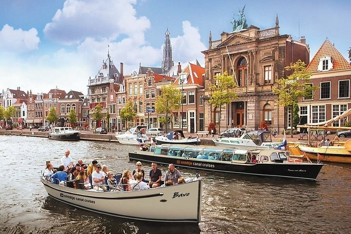 Luxury Private Canal Cruise & Haarlem Old Town Walking Tour