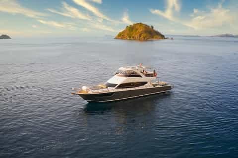 Pink Beach: Private Luxury Boat, Snorkel & Sundowner