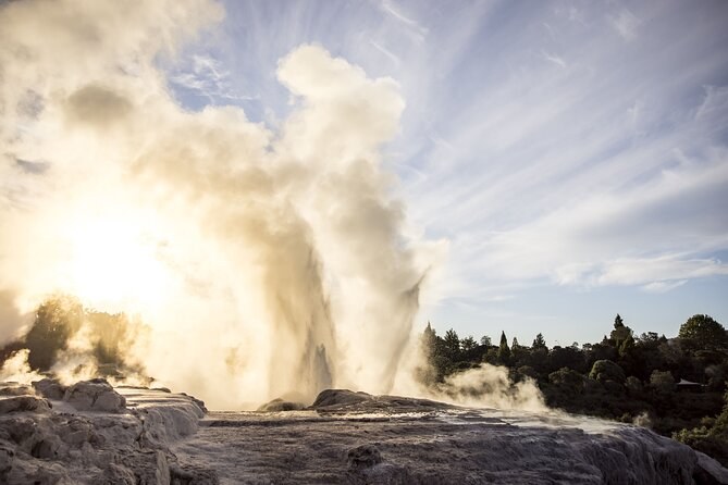 Te Puia: Pohutu Geyser & Living Māori Arts Village (Te Rā Combo)