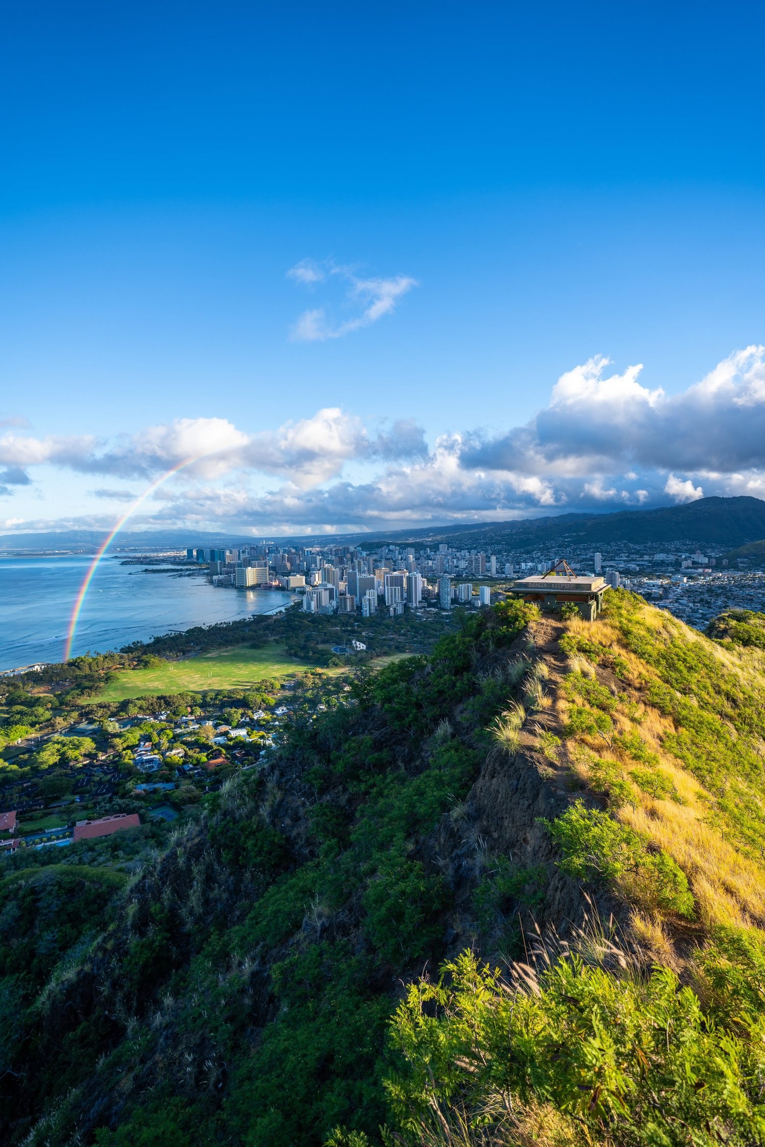 Diamond Head Summit Hike & Waikiki: Private Island Guide