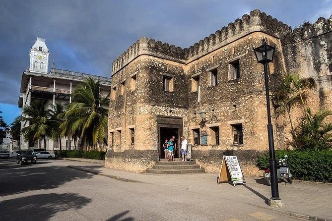 Zanzibar: Private Spice Farm Tour & Stone Town Foodie Walk