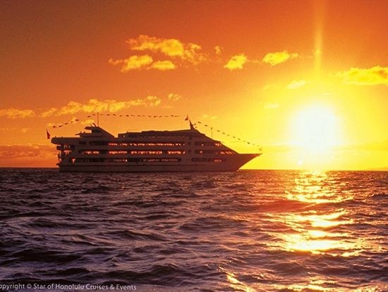 Star of Honolulu: Sunset Dinner Cruise with Pacific Views