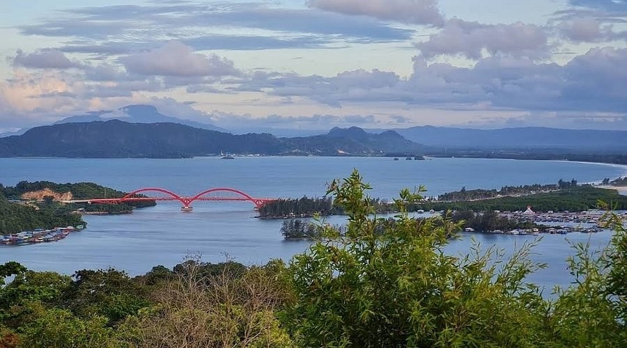 Bukit Jokowi (Skyline Hill): Sunrise Private Panorama & City Drive