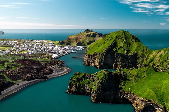 Puffin & Eldfell Volcano Minibus Tour — Westman Islands Classic
