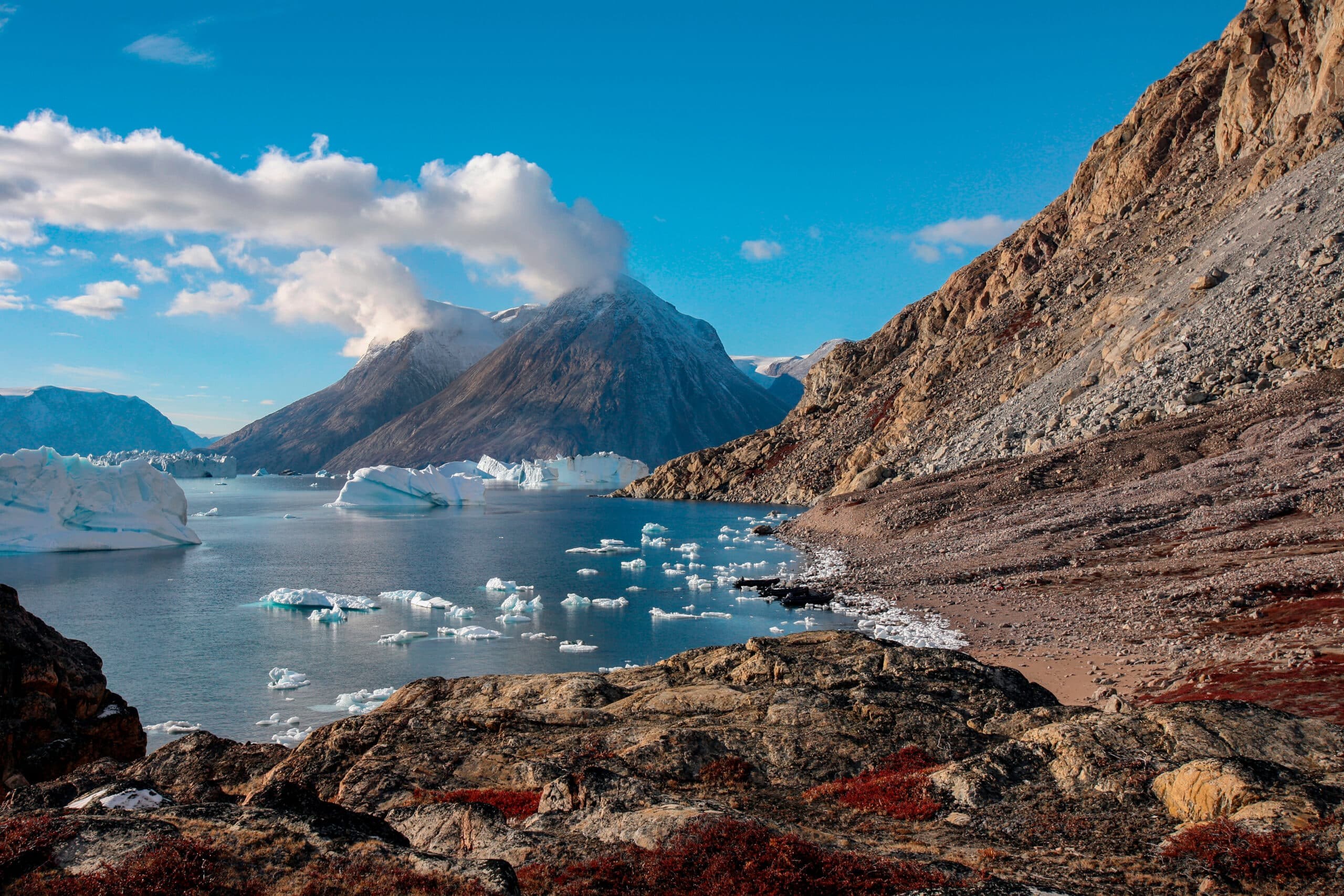 Private Guided Tundra Hike: Flower Valley & Red Rock Plateau